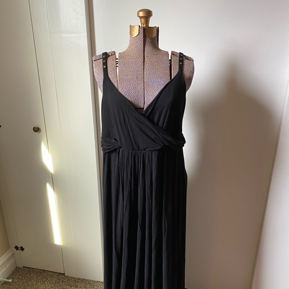 Maxi Brass Detailed Black Dress